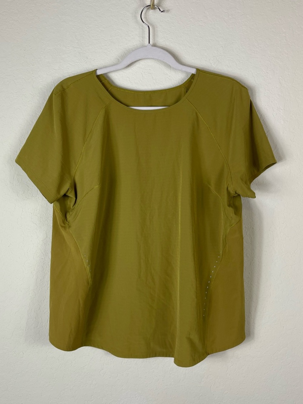 lululemon athletica bronze Green lightweight running Short Sleeve shirt - Picture 3 of 7